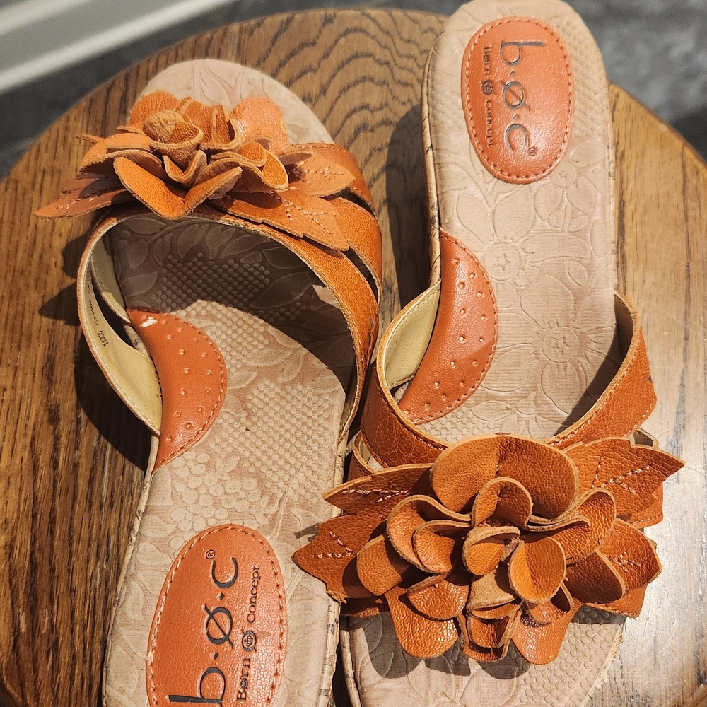 b.o.c. Women's Tan Floral Sandals - Picture 6 of 9